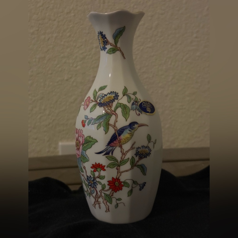 Aynsley Pembroke Essex Vase, 6.75” Tall, Fine Bone China, Made in England